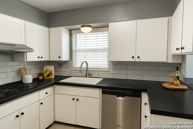 Image 3 of 19 For 8715 Starcrest  23