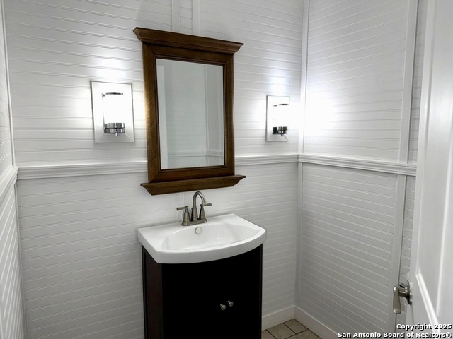 Image 5 of 19 For 8715 Starcrest  23