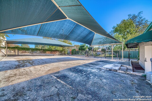 Listing photo id 25 for 120 Mesquite