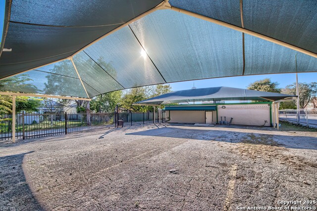 Listing photo id 27 for 120 Mesquite