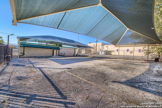 Listing photo id 28 for 120 Mesquite