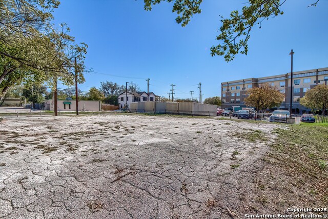 Listing photo id 37 for 120 Mesquite