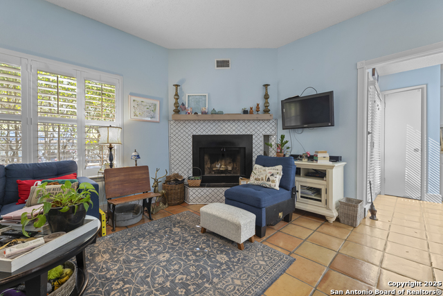 Image 3 of 27 For 829 Bitters W Apt 703