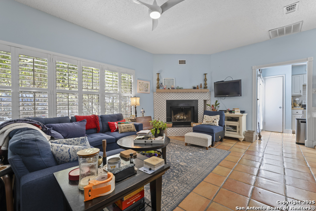 Image 4 of 27 For 829 Bitters W Apt 703