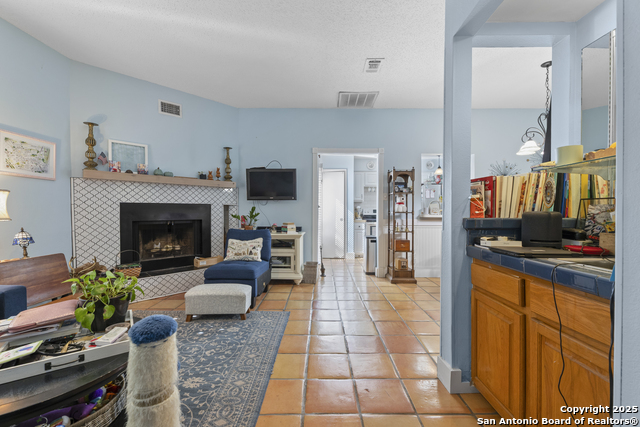 Image 8 of 27 For 829 Bitters W Apt 703