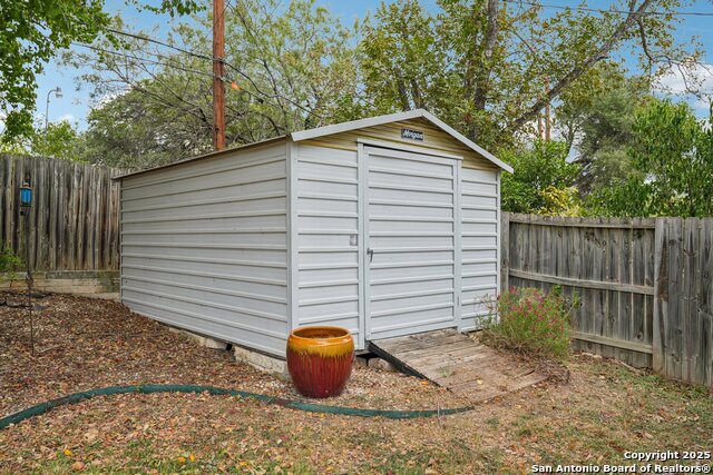 Image 29 of 32 For 5323 Cerro Vista