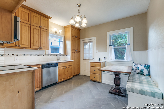 Image 11 of 28 For 567 Donaldson