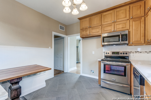 Image 12 of 28 For 567 Donaldson