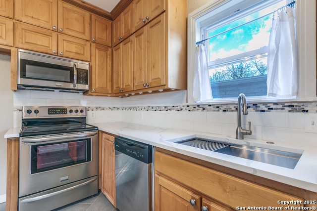 Image 14 of 28 For 567 Donaldson