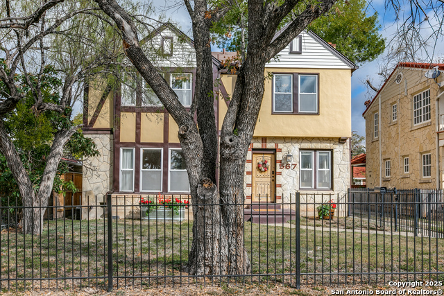 Image 2 of 28 For 567 Donaldson