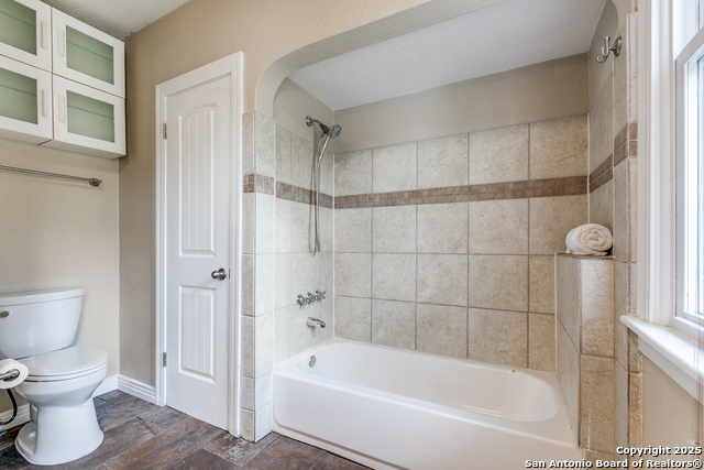 Image 23 of 28 For 567 Donaldson