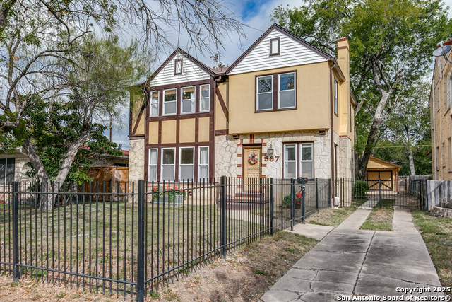 Image 3 of 28 For 567 Donaldson