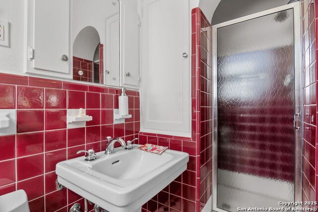 Image 12 of 42 For 239 Belvidere