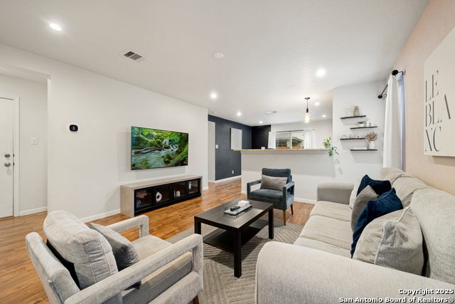 Image 4 of 25 For 134 Arrow Oaks