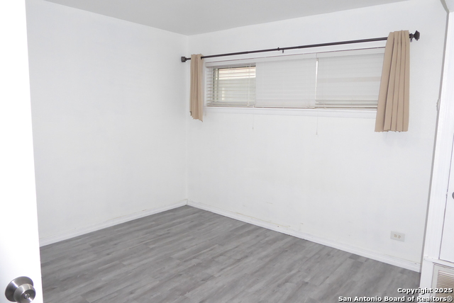 Image 11 of 17 For 255 Rampart E 211