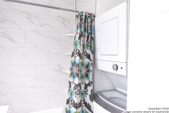 Image 13 of 17 For 255 Rampart E 211