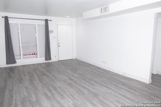 Image 4 of 17 For 255 Rampart E 211