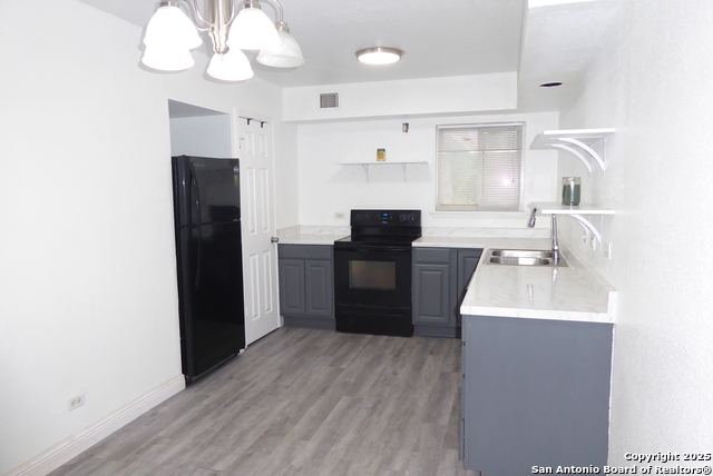 Image 7 of 17 For 255 Rampart E 211