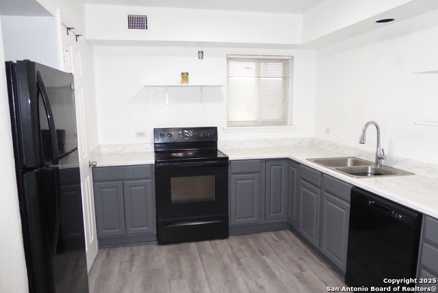 Image 8 of 17 For 255 Rampart E 211