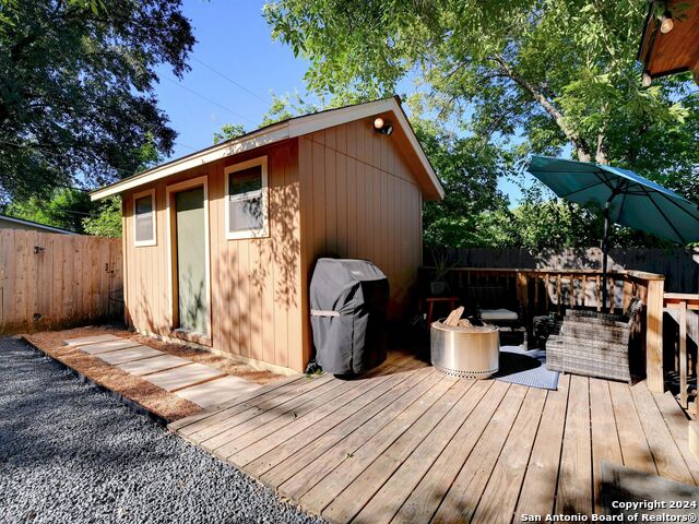 Listing photo id 14 for 354 Maplewood Lane