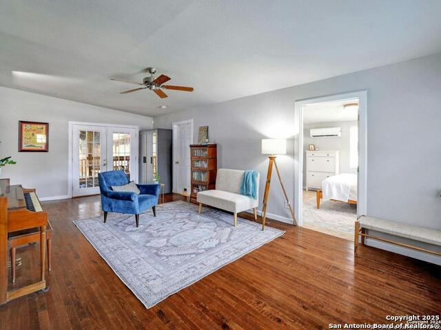 Listing photo id 4 for 354 Maplewood Lane