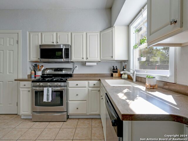 Listing photo id 6 for 354 Maplewood Lane