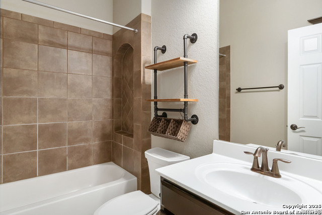 Listing photo id 12 for 8803 Shady Mountain