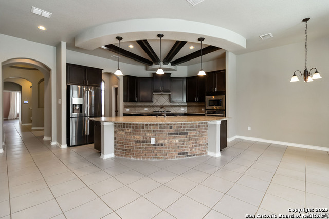 Listing photo id 3 for 8803 Shady Mountain