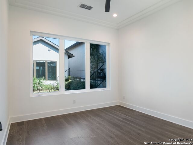 Image 31 of 47 For 35 Dominion Heights