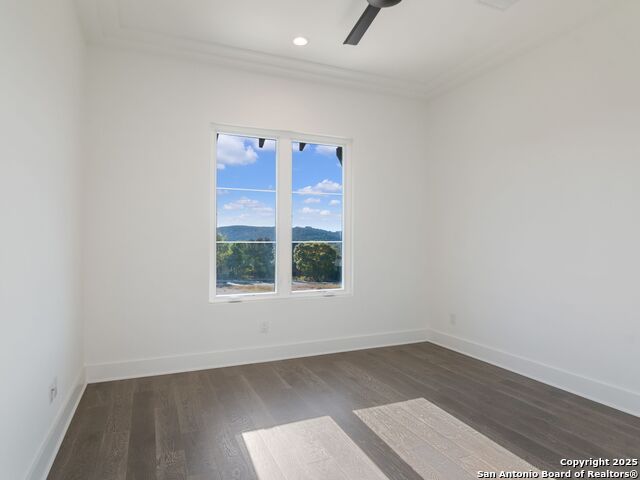 Image 35 of 47 For 35 Dominion Heights