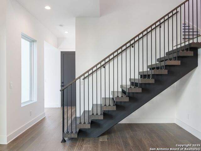 Image 8 of 47 For 35 Dominion Heights