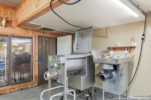 Image 10 of 31 For 320 Fisher E