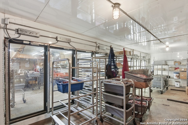 Image 12 of 31 For 320 Fisher E