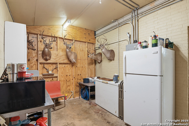 Image 14 of 31 For 320 Fisher E