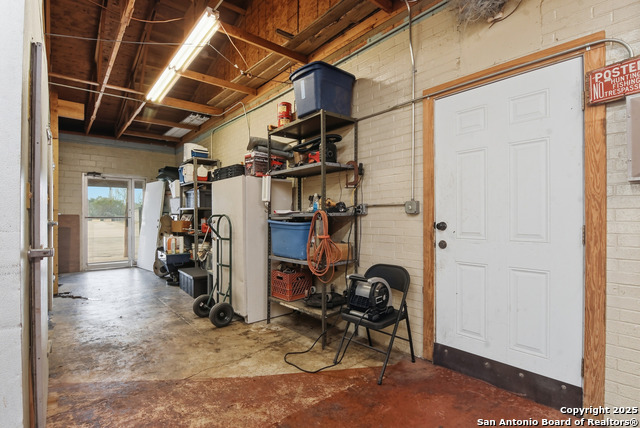 Image 18 of 31 For 320 Fisher E