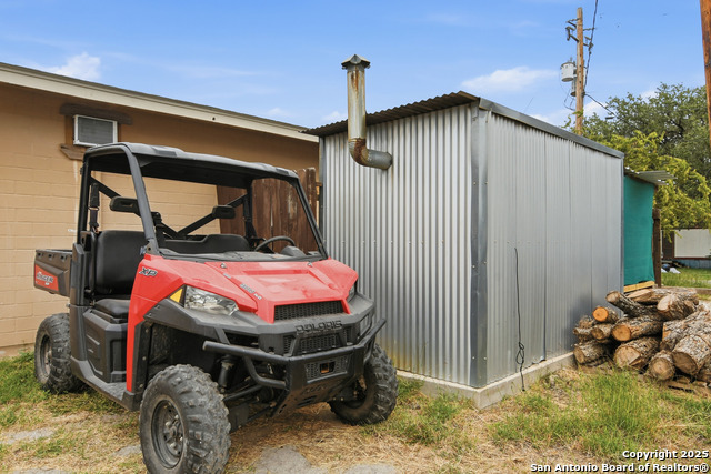 Image 22 of 31 For 320 Fisher E