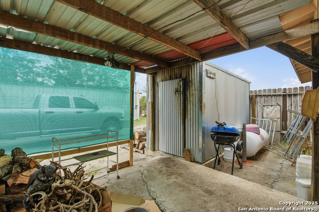 Image 23 of 31 For 320 Fisher E