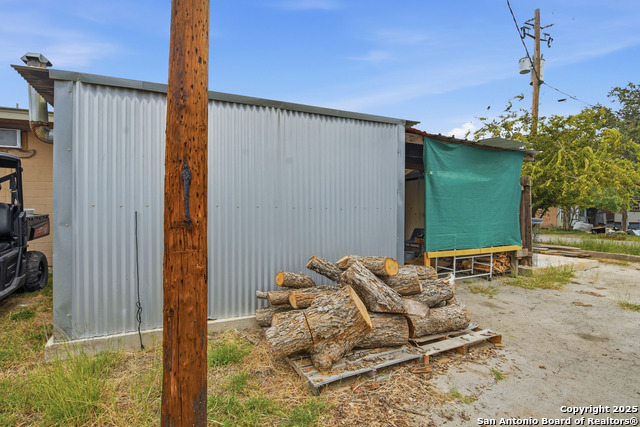 Image 25 of 31 For 320 Fisher E