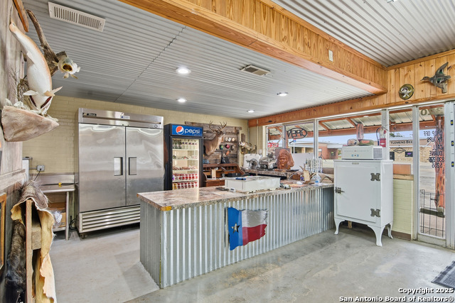 Image 9 of 31 For 320 Fisher E