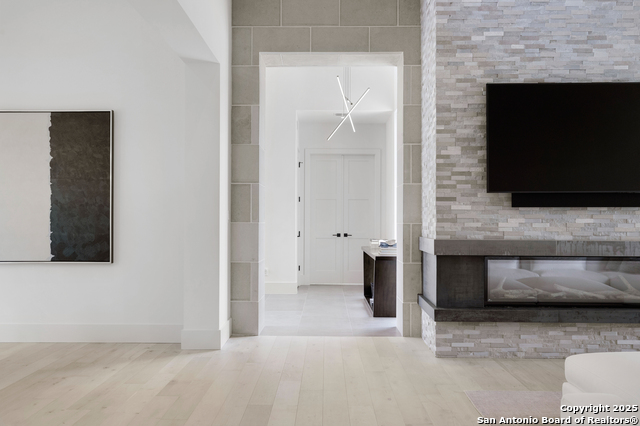 Image 13 of 49 For 211 Clubs Drive