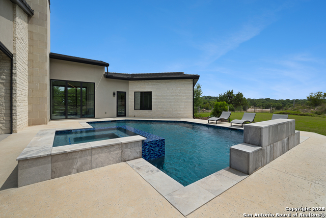 Image 36 of 49 For 211 Clubs Drive