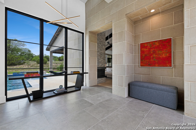 Image 5 of 49 For 211 Clubs Drive