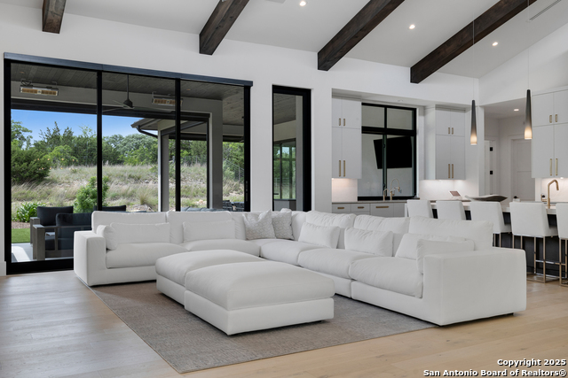 Image 6 of 49 For 211 Clubs Drive