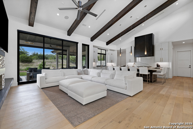 Image 7 of 49 For 211 Clubs Drive