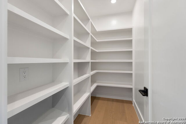 Image 24 of 64 For 24840 Breeze Oak