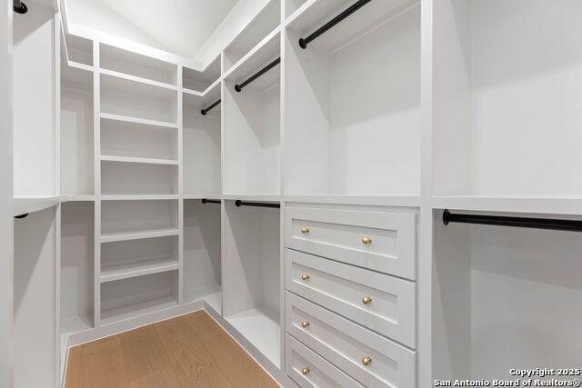 Image 33 of 64 For 24840 Breeze Oak