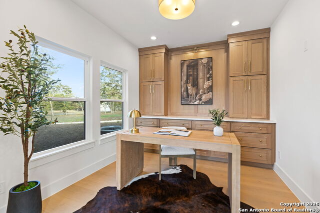 Image 34 of 64 For 24840 Breeze Oak