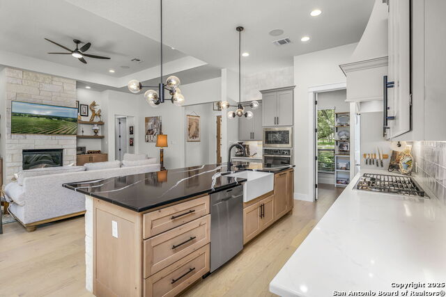 Image 20 of 36 For 2406 Geneseo Oaks