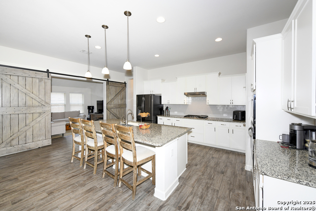 Listing photo id 10 for 1710 Briar Spring