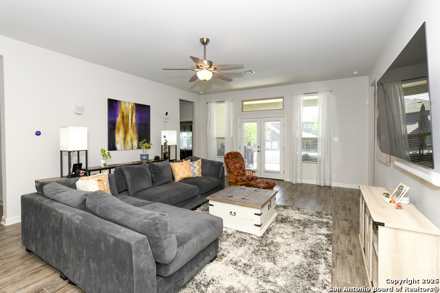 Listing photo id 11 for 1710 Briar Spring